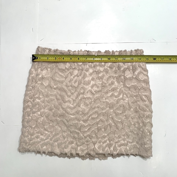 H&M Snakeskin Textured Mini Skirt - Picture 4 of 4